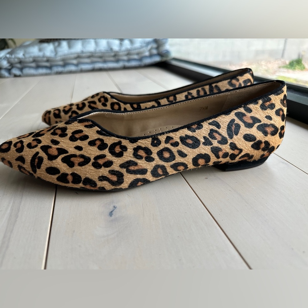 *SOLD* New Vaneli Animal Print Flats - Picture 9 of 10